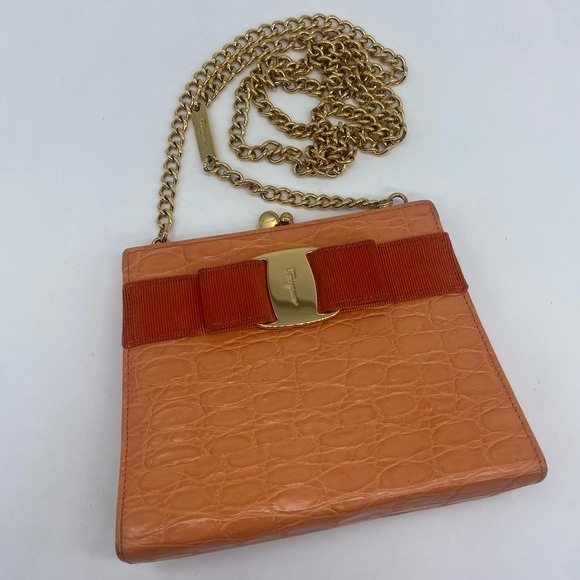 Salvatore Ferragamo Vara Bow Kiss Lock Shoulder Bag - Picture 4 of 12